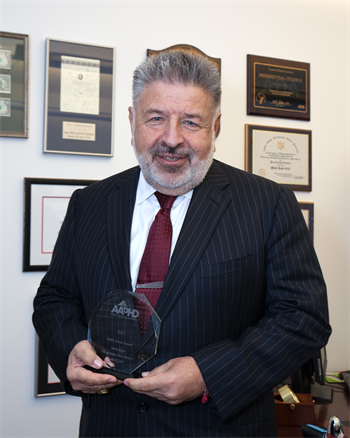 Steven W. Kess of Henry Schein Receives AAPHD Public Service Award