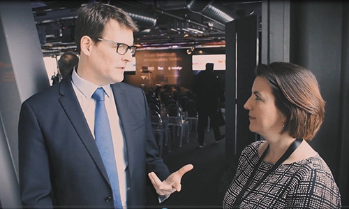 DentaltownUK Magazine - A Consultation with
Simon Beard